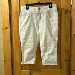 D. Jeans white stretch crop pants